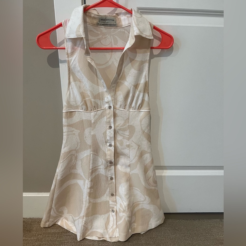 Urban Outfitters | Sleeveless Cream Button-Up Blouse | Size XS